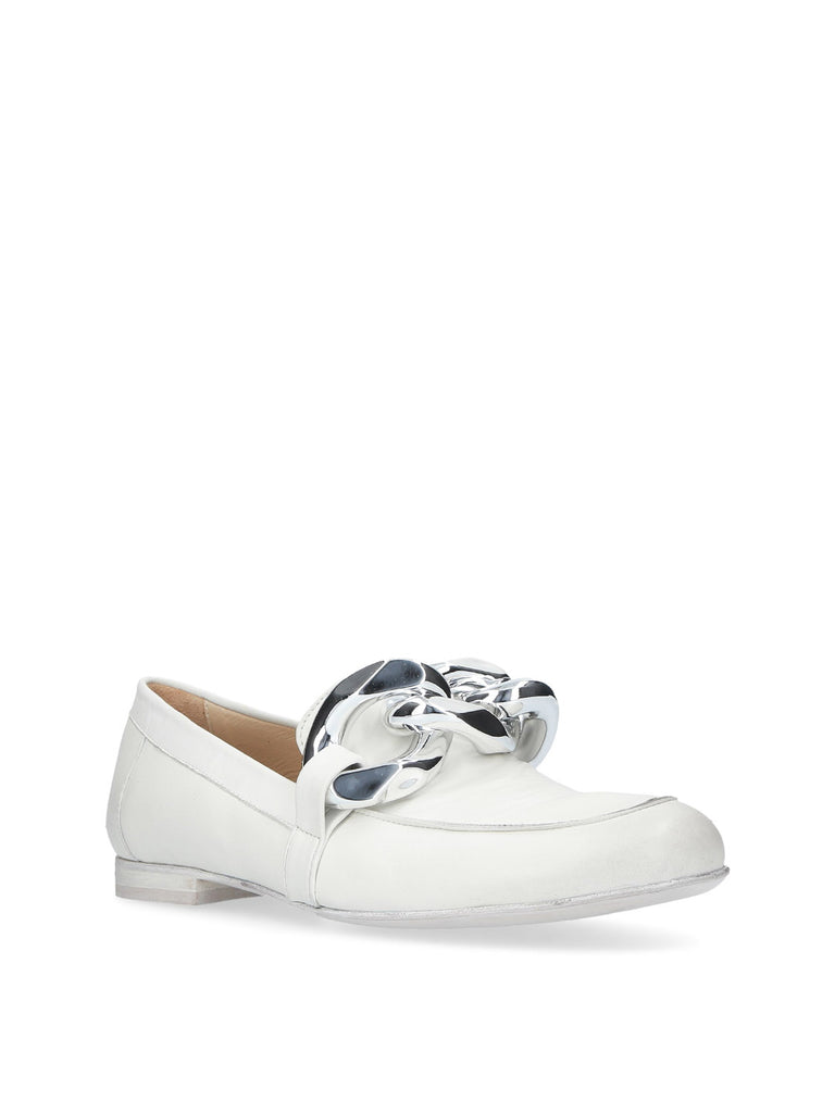 Mocassino bianco con catena
