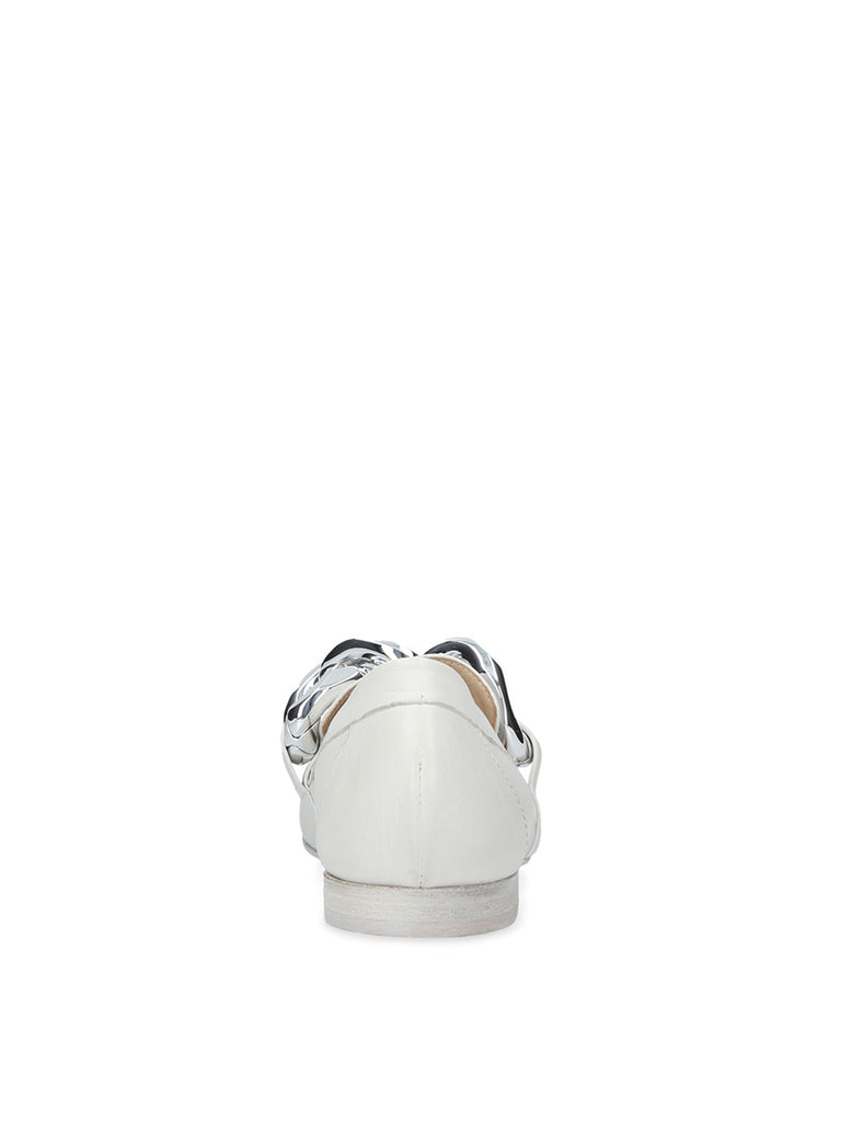 Mocassino bianco con catena