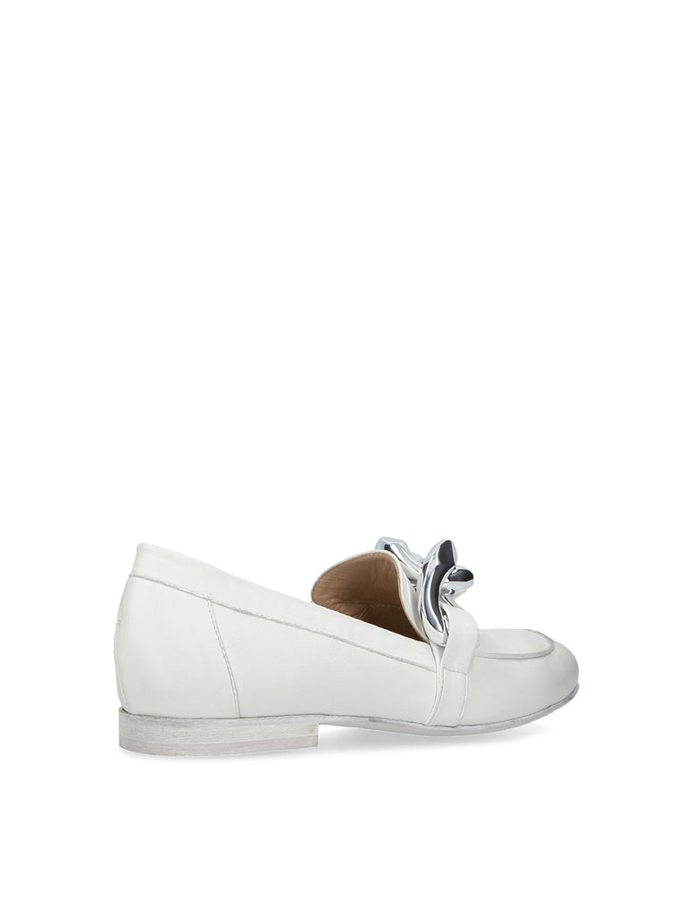 Mocassino bianco con catena
