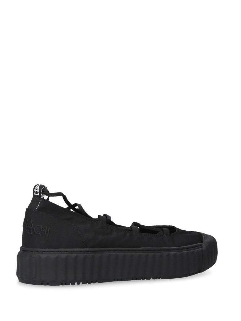 Sneaker nera in tessuto con lacci